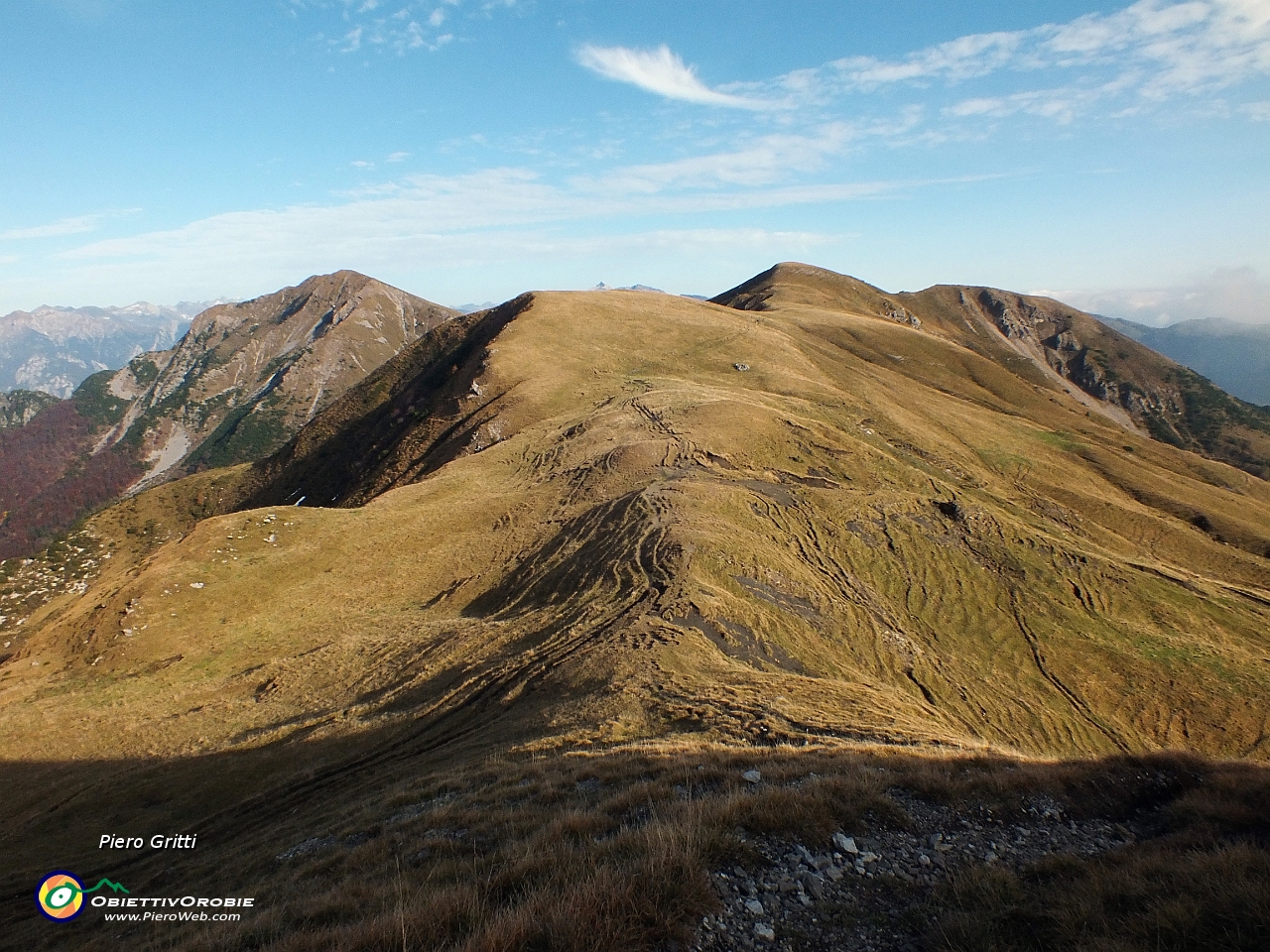 82 Scendo al sottostante Passo di Sodadura....JPG